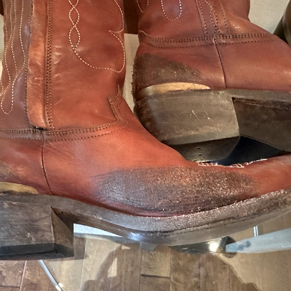 Beautiful Auth Golden Goose Boots with minimal wear,39, 8 1/2 true to size.Italy